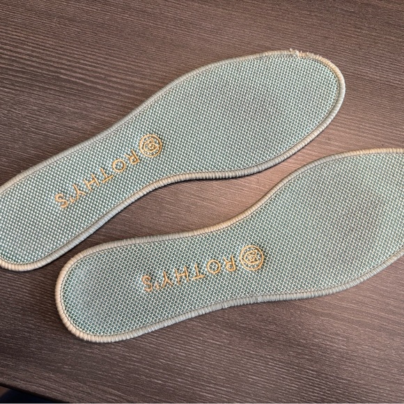 Pristine Rothy's Green Flats - Picture 11 of 12